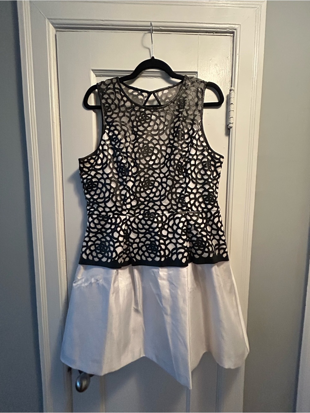 Jessica Simpson Sleeveless Faux Black Laser-Cut Peplum dress with White Underlay
